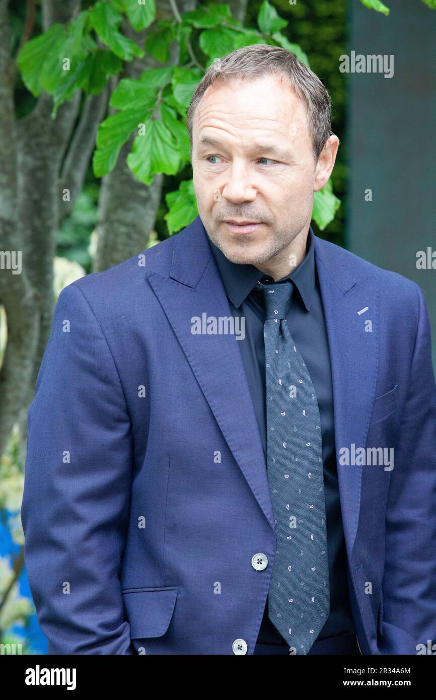 Londres, Royaume-Uni. 22nd mai 2023. L'acteur Stephen Graham OBE au Chelsea Flower Show, où il a rencontré Charlie Hawkes, concepteur du jardin « rare Space » de l'appel national du cerveau, et Helena Clarke, qui est une victime de démence d'apparition jeune. Credit: Anna Watson/Alay Live News Banque D'Images