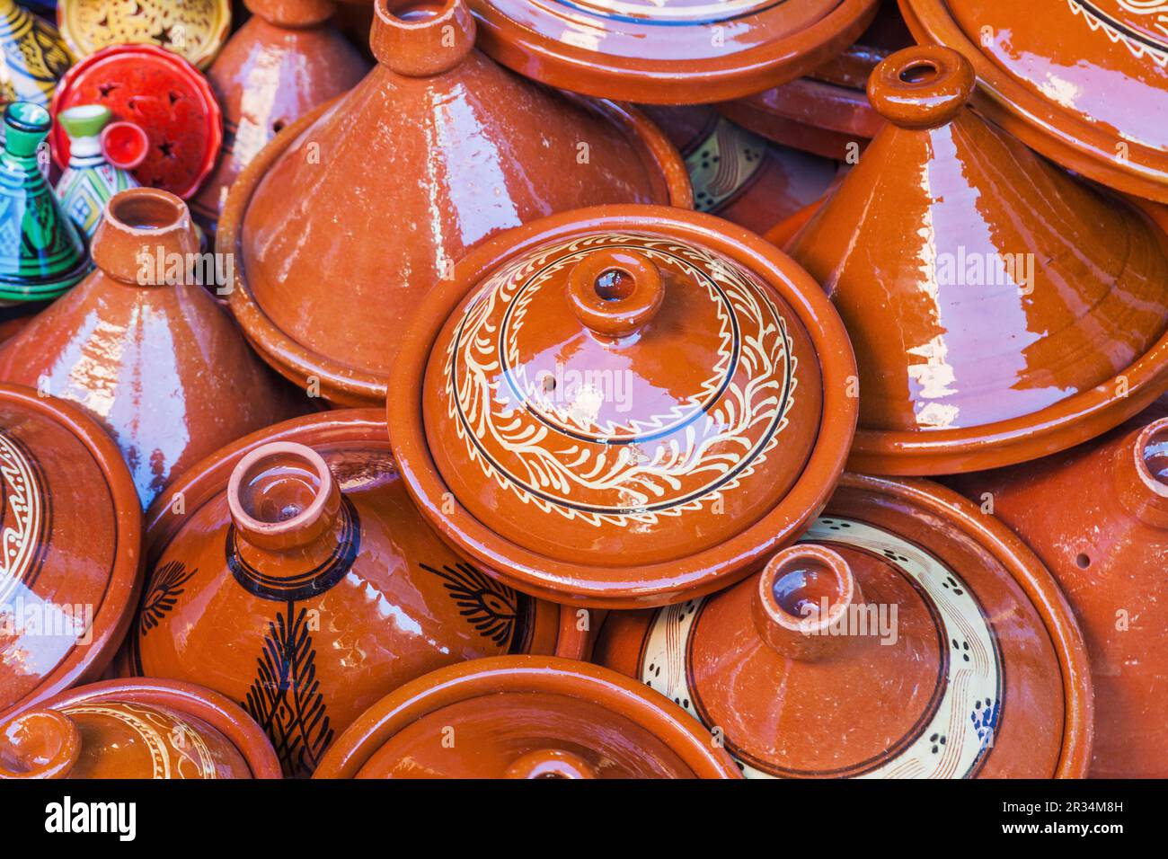 Poterie marocaine dans un bazar Banque D'Images