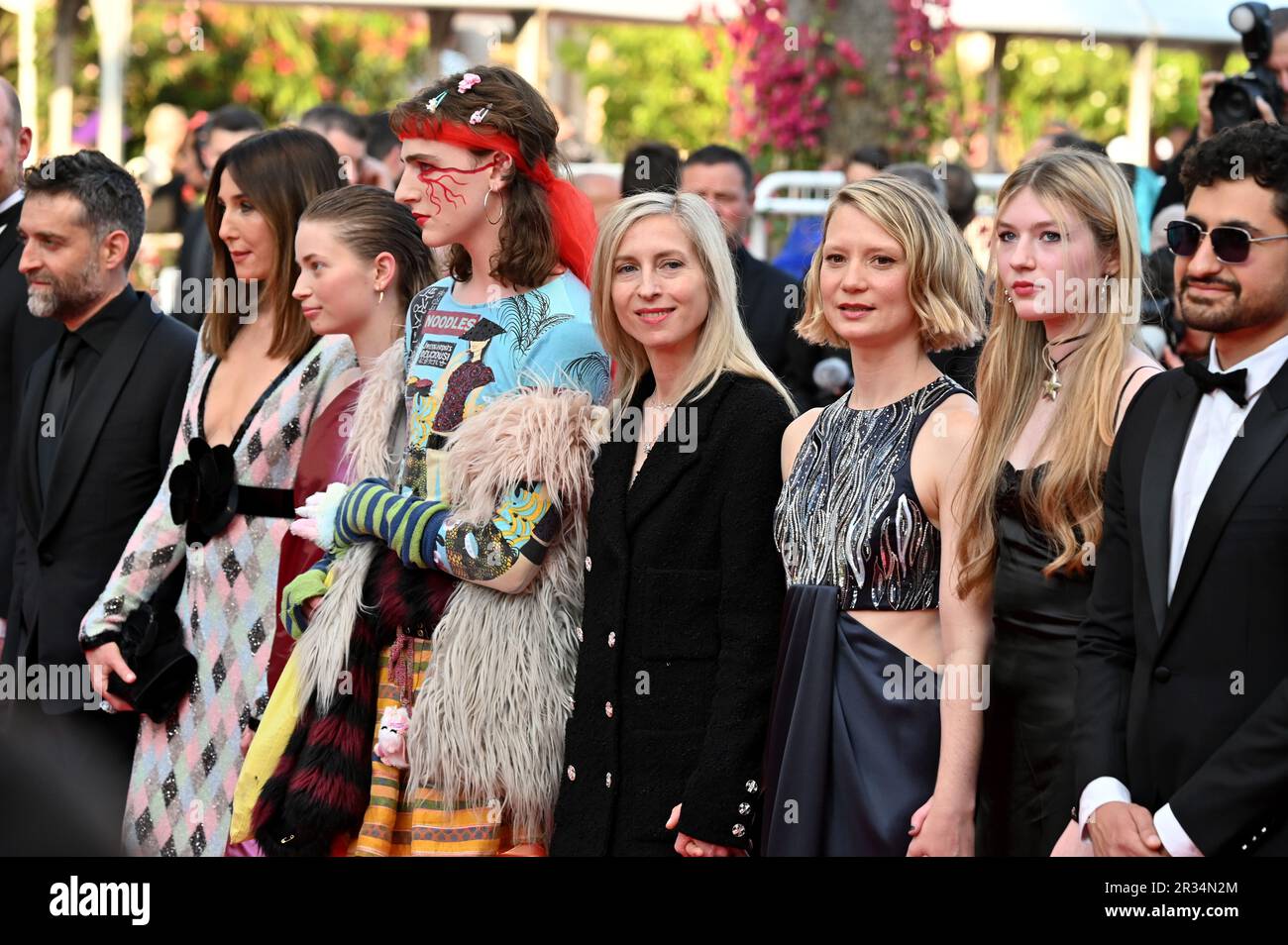 Cannes, France. 22nd mai 2023. CANNES, FRANCE. 22 mai 2023 : Ksenia Devriendt, Elsa Zylberstein, Luke Barker, Jessica Hausner, Mia Wasikowska, Florence Baker et Amir El-Masry à la première du Club Zero au Festival de Cannes 76th. Crédit photo : Paul Smith/Alamy Live News Banque D'Images