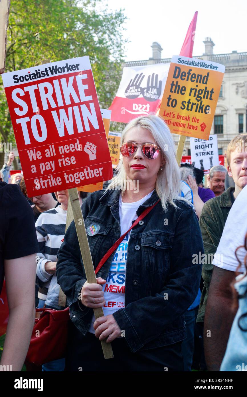 Londres, Angleterre, Royaume-Uni. 22nd mai 2023. Protéger le droit de grève TUC proteste contre le projet de loi de grève proposé par les gouvernements sur la place du Parlement. Parmi les orateurs figuraient Mick Lynch de la TUC et la députée travailliste JO Stevens crédit: Denise Laura Baker/Alay Live News Banque D'Images