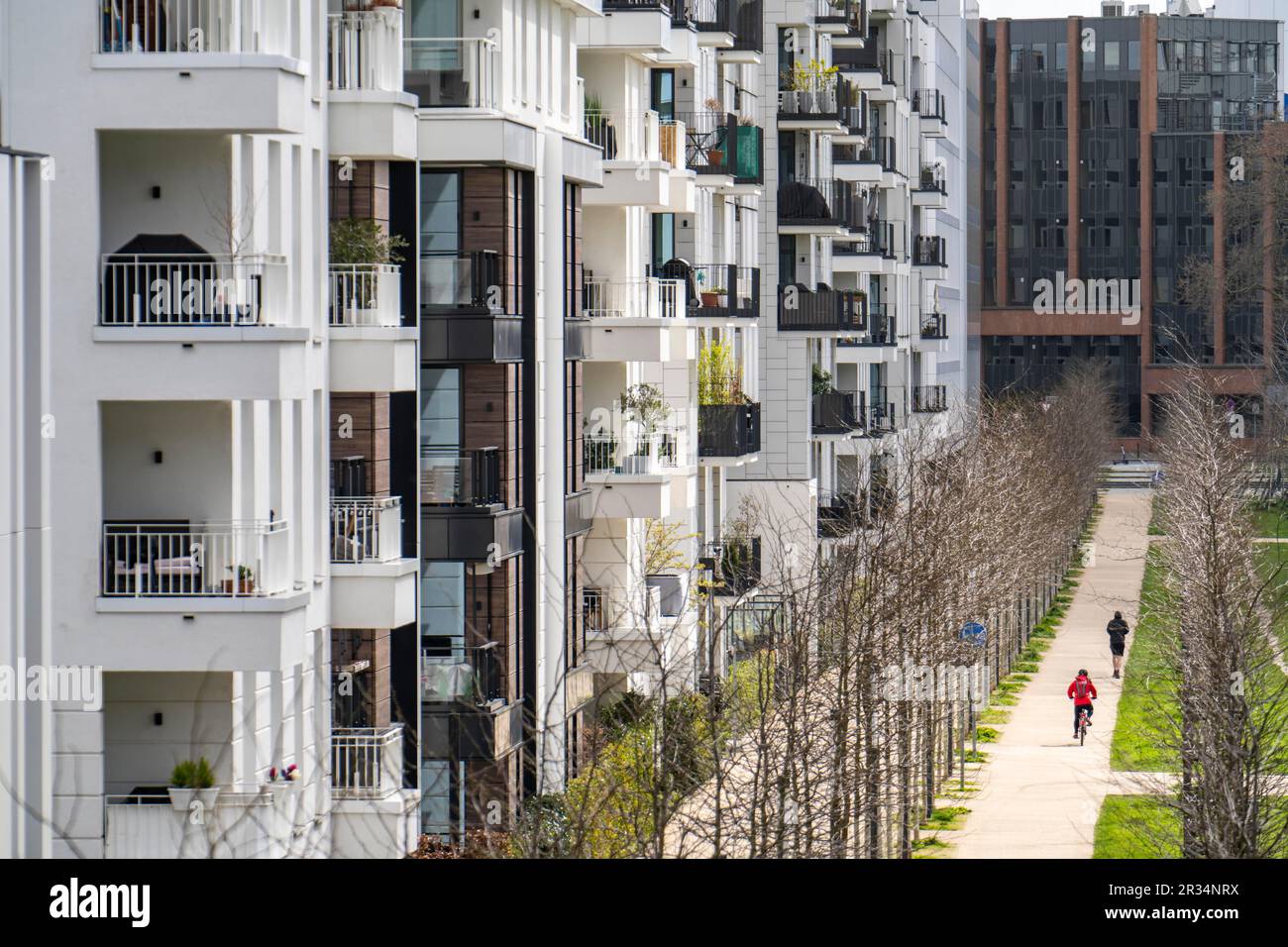 Quartier résidentiel moderne le long de la Toulouser Allee, immeubles de haute hauteur avec appartements et bureaux, sur d'anciens sites ferroviaires, station de marchandises, esta industrielle Banque D'Images