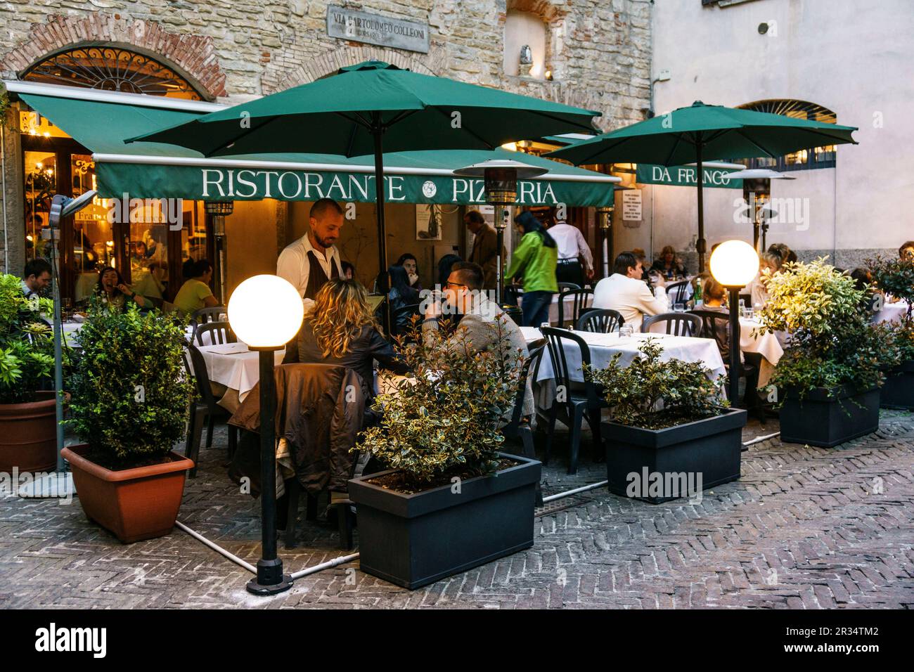 Restaurante pizzeria, via Bartolomeo Colleoni, ciudad alta, Bergame, Lombardie, Italia, Europa. Banque D'Images