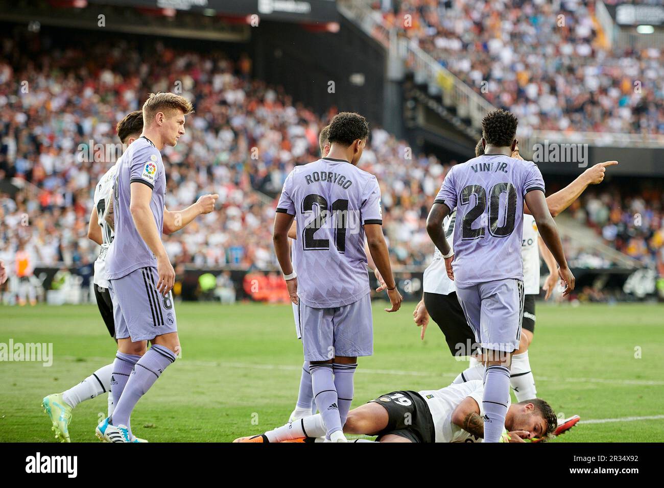 Hugo Duro de Valencia CF, Vinicius Paixao de Oliveira junior du Real Madrid CF, Rodrygo va du Real Madrid CF vu en action pendant la Liga Santa Banque D'Images