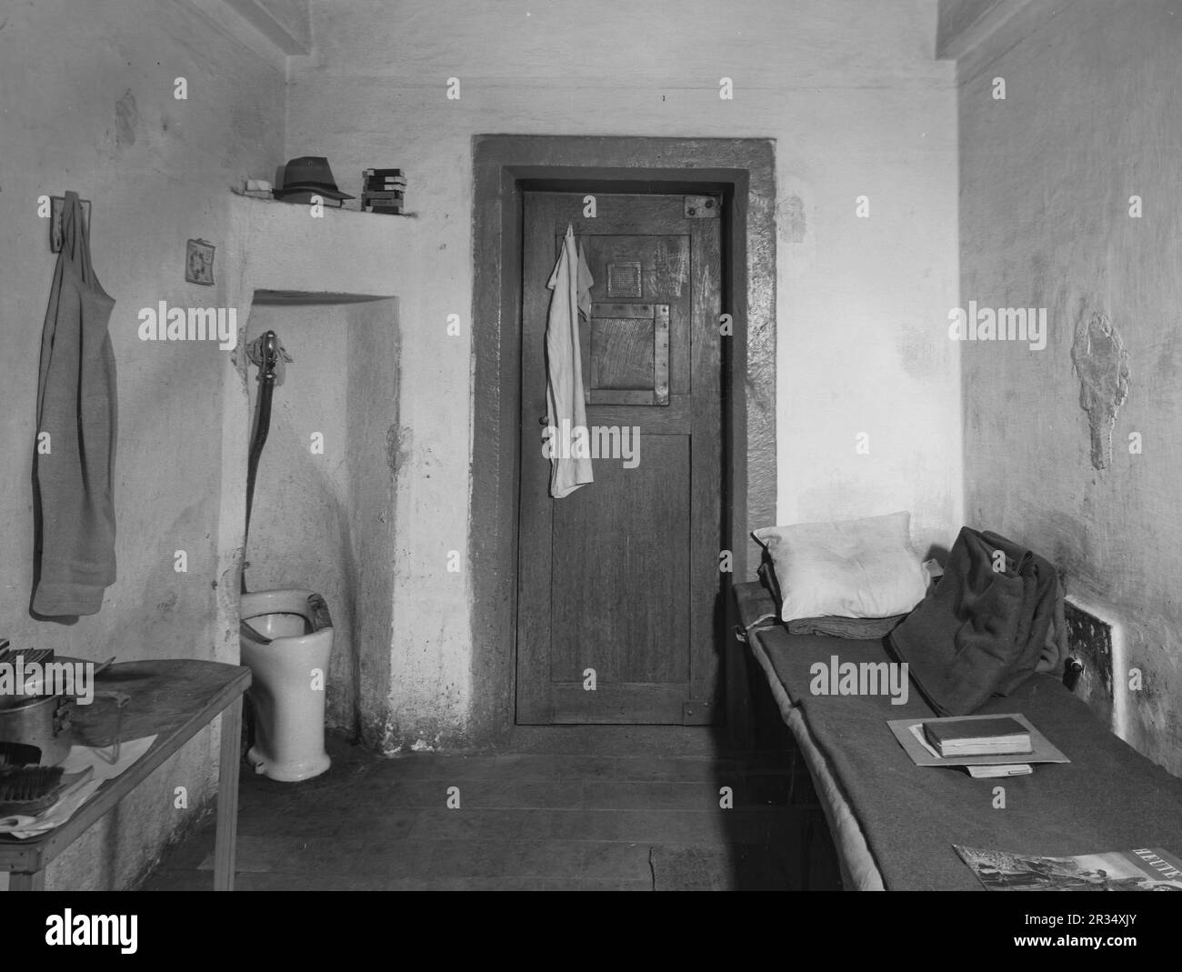 Une cellule dans la prison du palais de justice de Nuremberg où les criminels de guerre nazis ont été emprisonnés en 1945, lors des célèbres procès de Nuremberg. Banque D'Images
