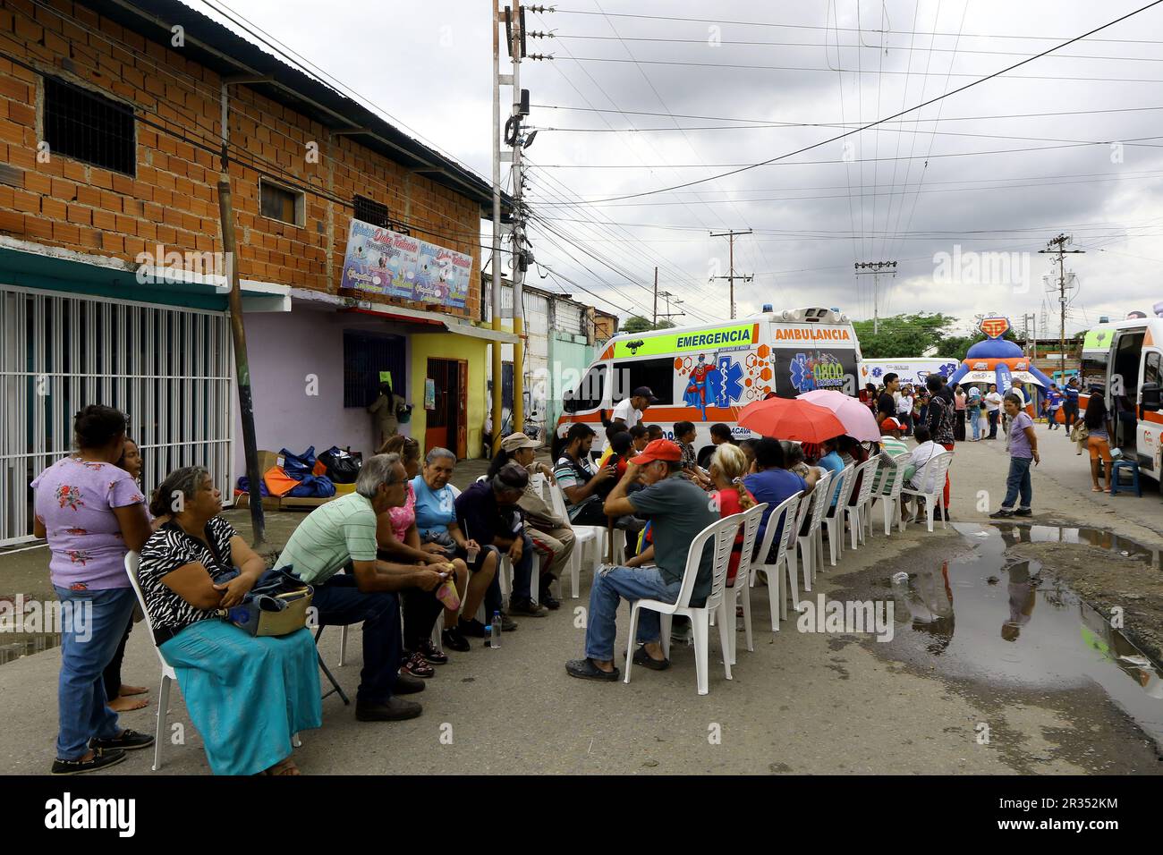 Valence, Carabobo, Venezuela. 22nd mai 2023. 22 mai 2023. Le gouvernement vénézuélien utilisant l'image de la Super moustache, où le président Nicolas Maduro apparaît dans un costume de super-héros, effectue des opérations médicales dans les communautés pauvres. Dans la ville de Valence, état de Carabobo. Photo: Juan Carlos Hernandez (Credit image: © Juan Carlos Hernandez/ZUMA Press Wire) USAGE ÉDITORIAL SEULEMENT! Non destiné À un usage commercial ! Banque D'Images