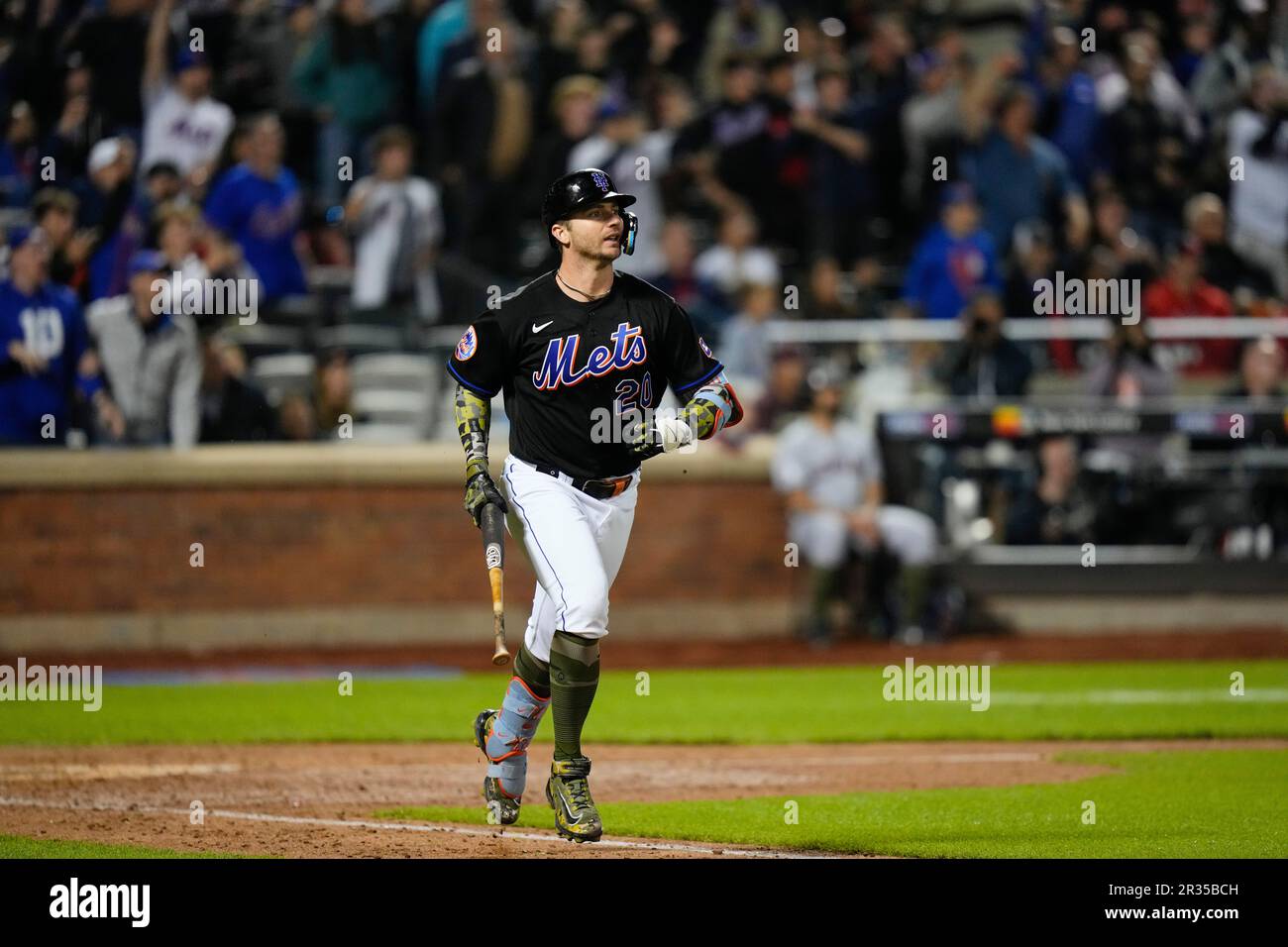 New York Mets' Pete Alonso after hitting a grand slam during the seventh inning of a baseball game against the Cleveland Guardians Friday, May 19, 2023, in New York. (AP Photo/Frank Franklin II) Banque D'Images