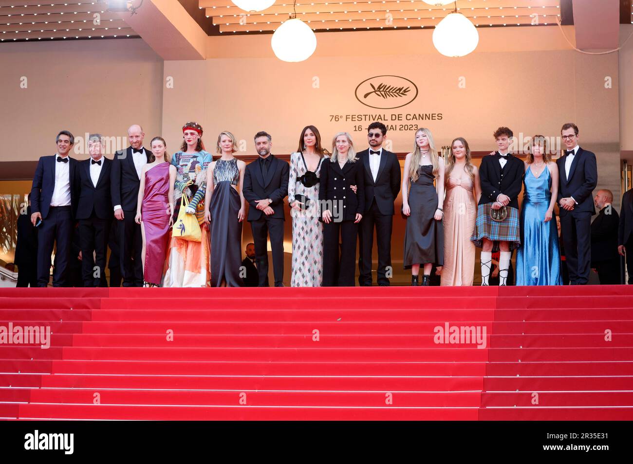 Cannes, Frankreich. 22nd mai 2023. Gast, Philippe Bober, Lukas Turtur, Ksenia Devriendt, Luke Barker, Mia Wasikowska, Mathieu Demy, Elsa Zylberstein, Jessica Hausner, Amir El-Masry, Florence Baker, Gwen Currant, Samuel D. Anderson, Geraldine Bajard und Johannes Schubert BEI der Premiere des Kinofilm 'Club Zero' auf dem Festival de Cannes 2023/76. Internationale Filmfestspiele von Cannes im Palais des Festivals. Cannes, 22.05.2023 crédit: Geisler-Fotopress GmbH/Alay Live News Banque D'Images