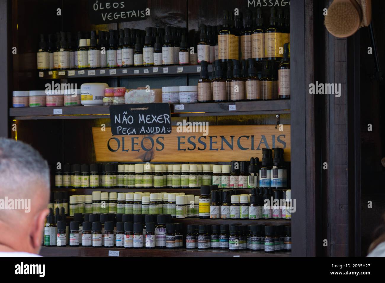 Les produits naturels, les huiles et les essences, la santé spirituelle et la santé mentale bénéficient des odeurs et des odeurs. Produits de thérapie naturelle. Nettoyages énergétiques. Banque D'Images