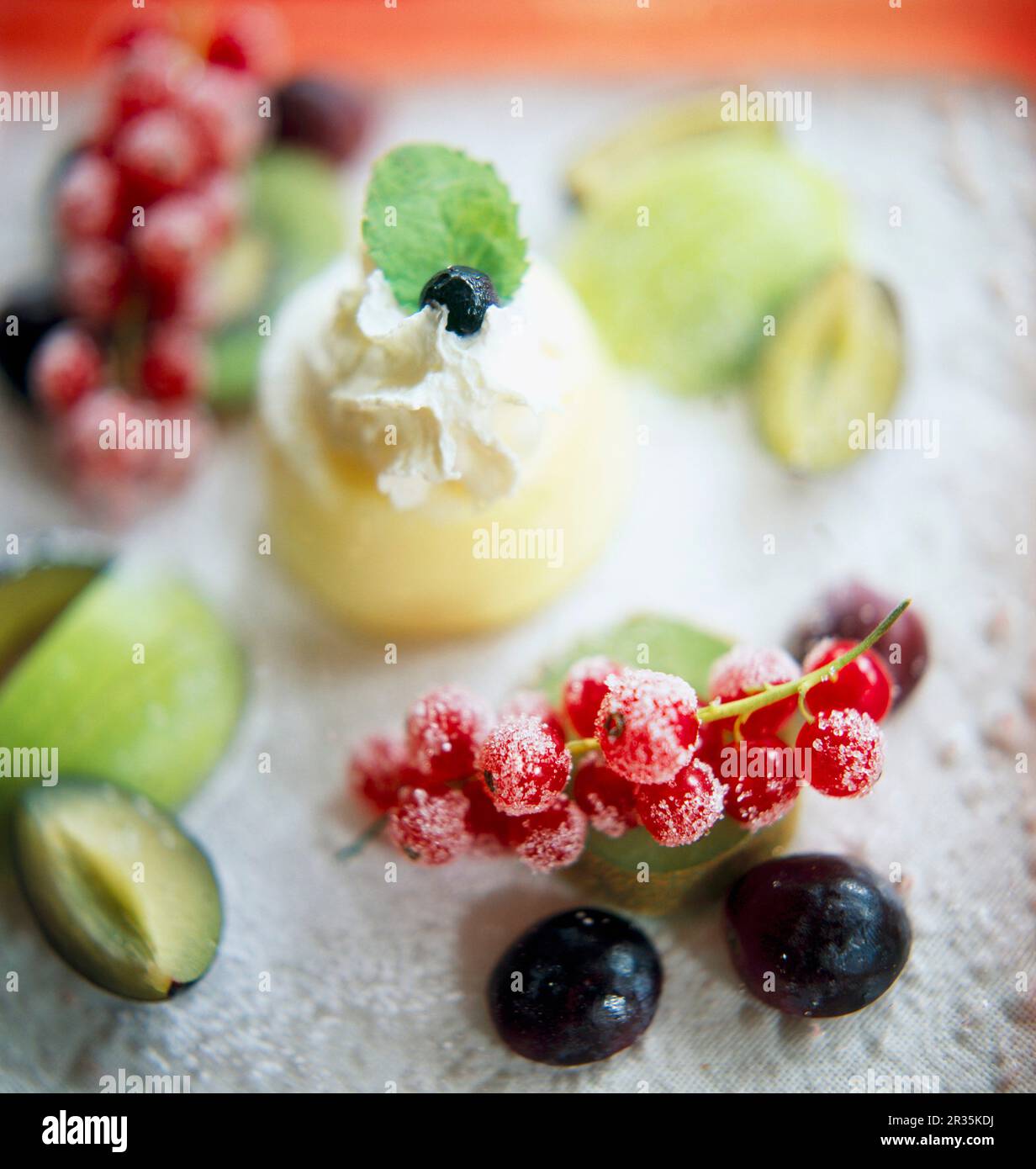 Panna cotta avec fruits d'été Banque D'Images