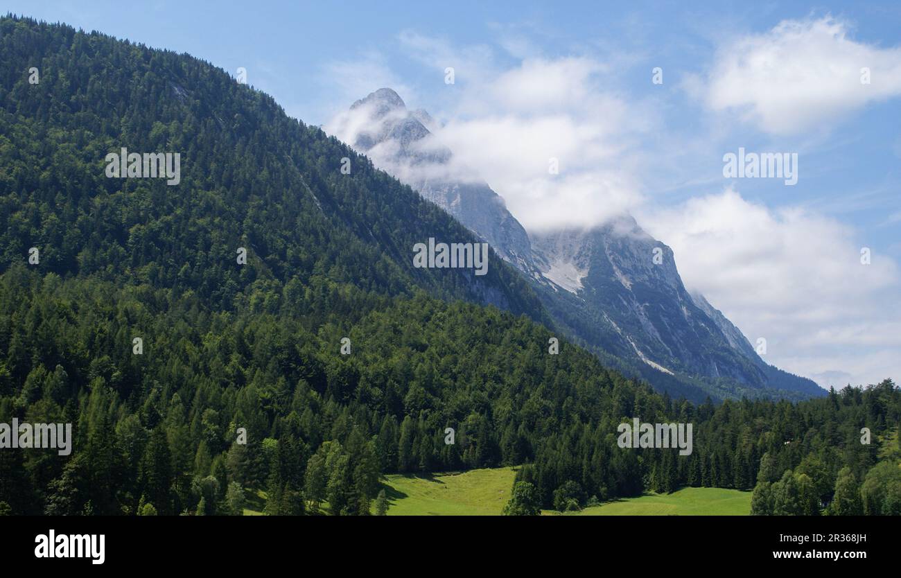 Karwendel montagnes à proximité de Lautersee, Mittenwald, Bavière, Allemagne Banque D'Images