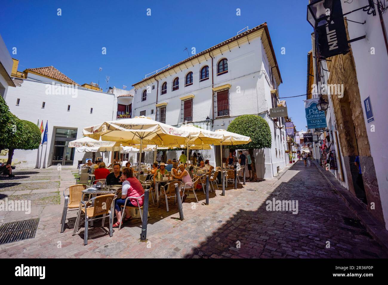 Terraza de restaurante, Cordoue, Andalousie, espagne. Banque D'Images