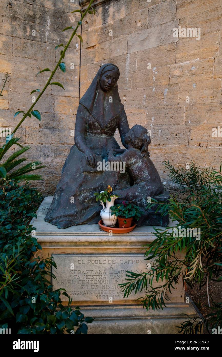 Estàtua de Sor Maria Rafaela Maria Lluïsa Sebastiana , Ignàcia Lladó Sala, - sa mestra Casas Noves -, Campos, Majorque, îles Baléares, Espagne. Banque D'Images