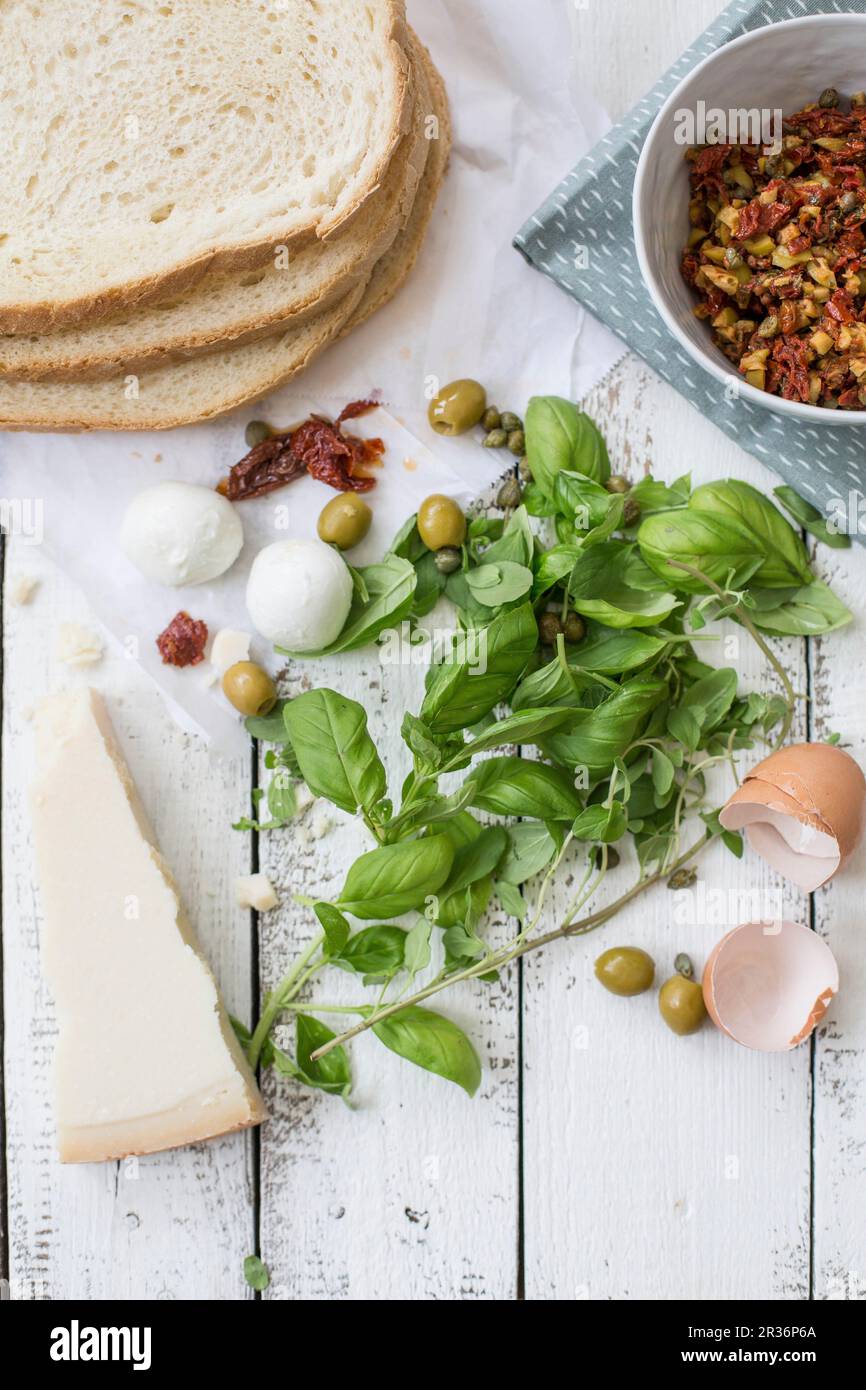 Ingrédients pour la mozzarella dans la carozza (sandwich à la mozzarella frit à l'italienne) Banque D'Images