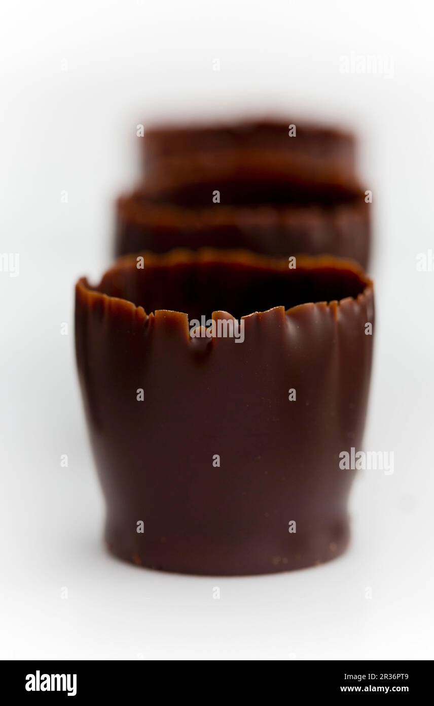 Vider les tasses de chocolat pour les pralines aux truffes Banque D'Images