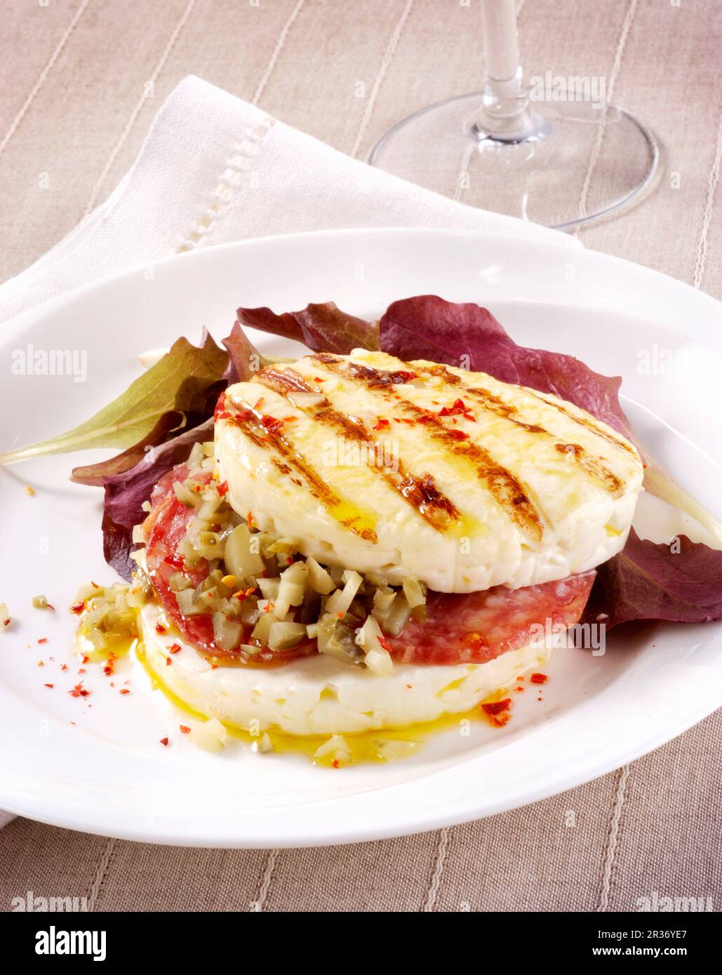 Primodale alla Piastra (sandwich au fromage italien et au salami) Banque D'Images