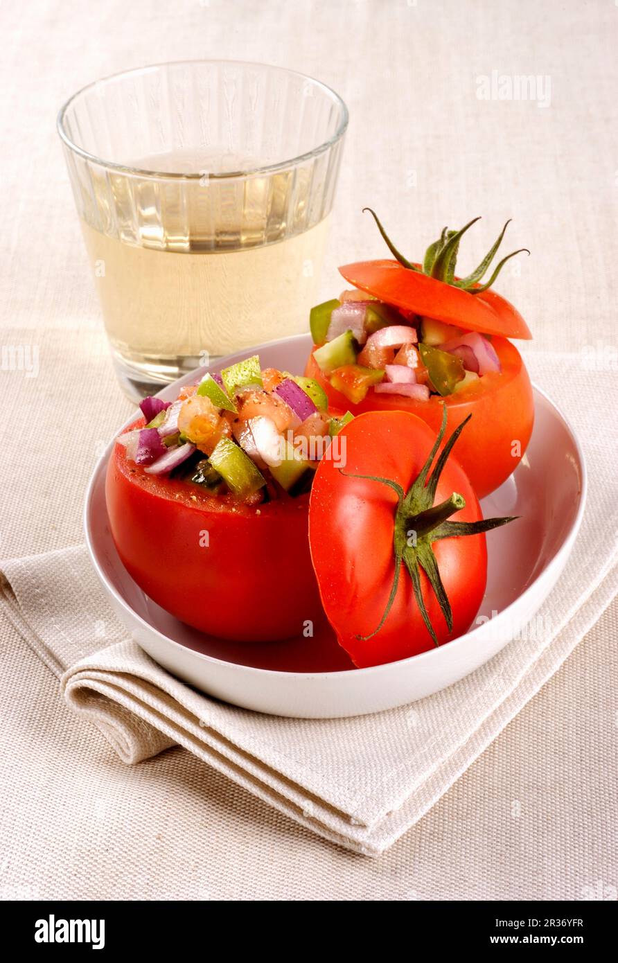 Tomate remplie de gazpacho Banque D'Images