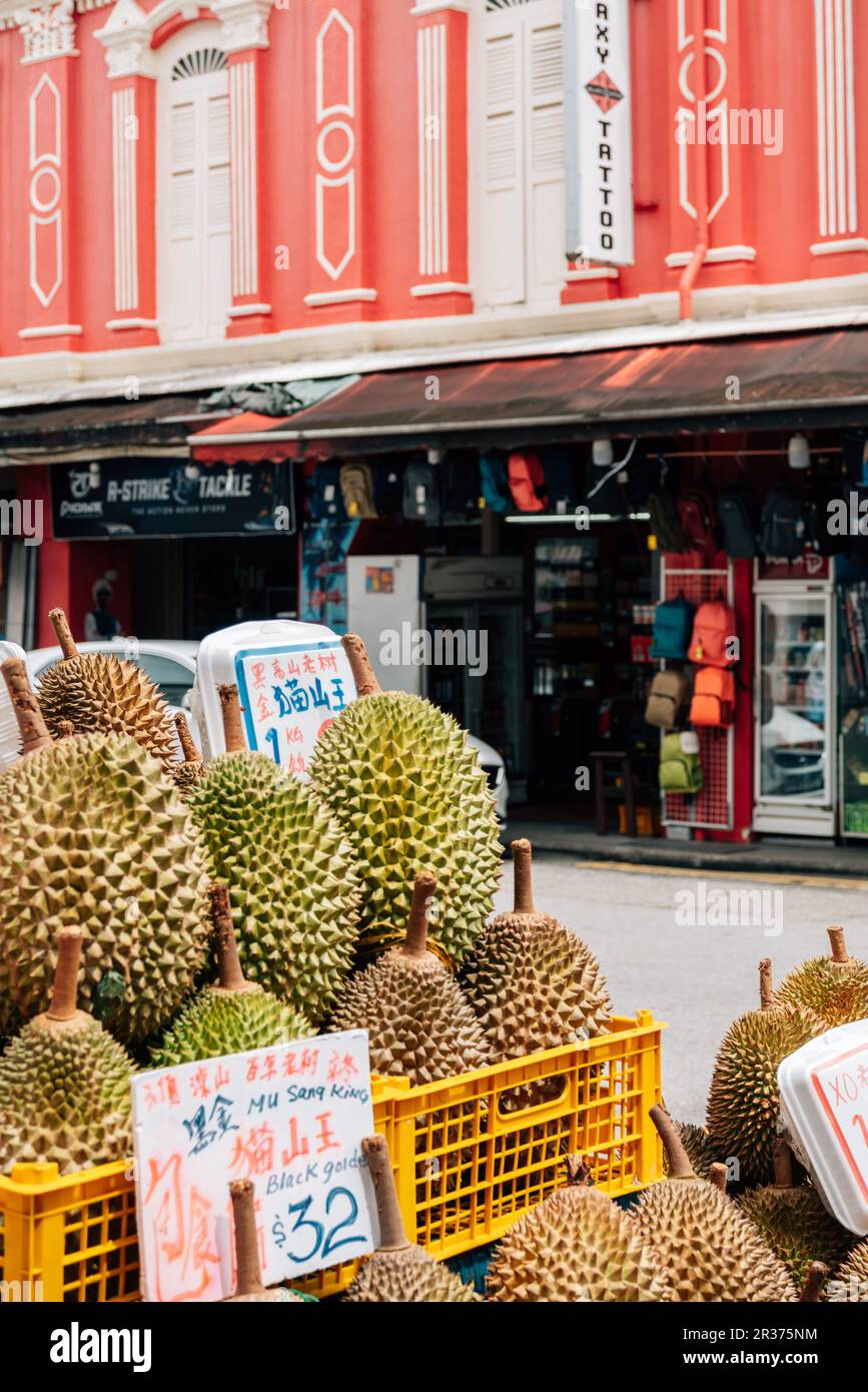 Singapour - 23 octobre 2022 : quartier chinois marché aux fruits durian Banque D'Images
