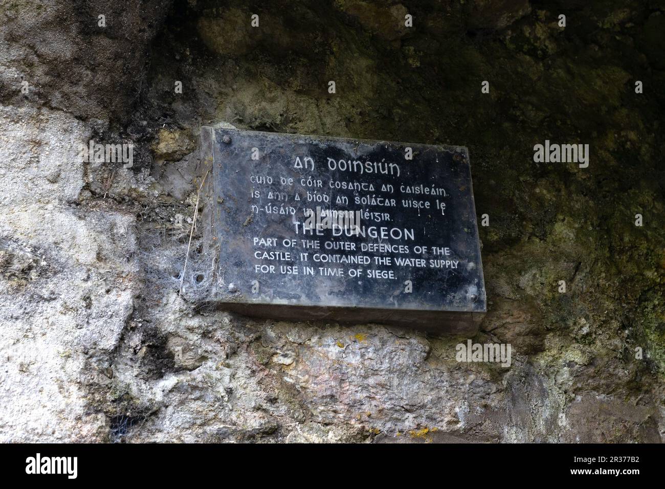 Un panneau pour le donjon, au château de Blarney en Irlande. Banque D'Images