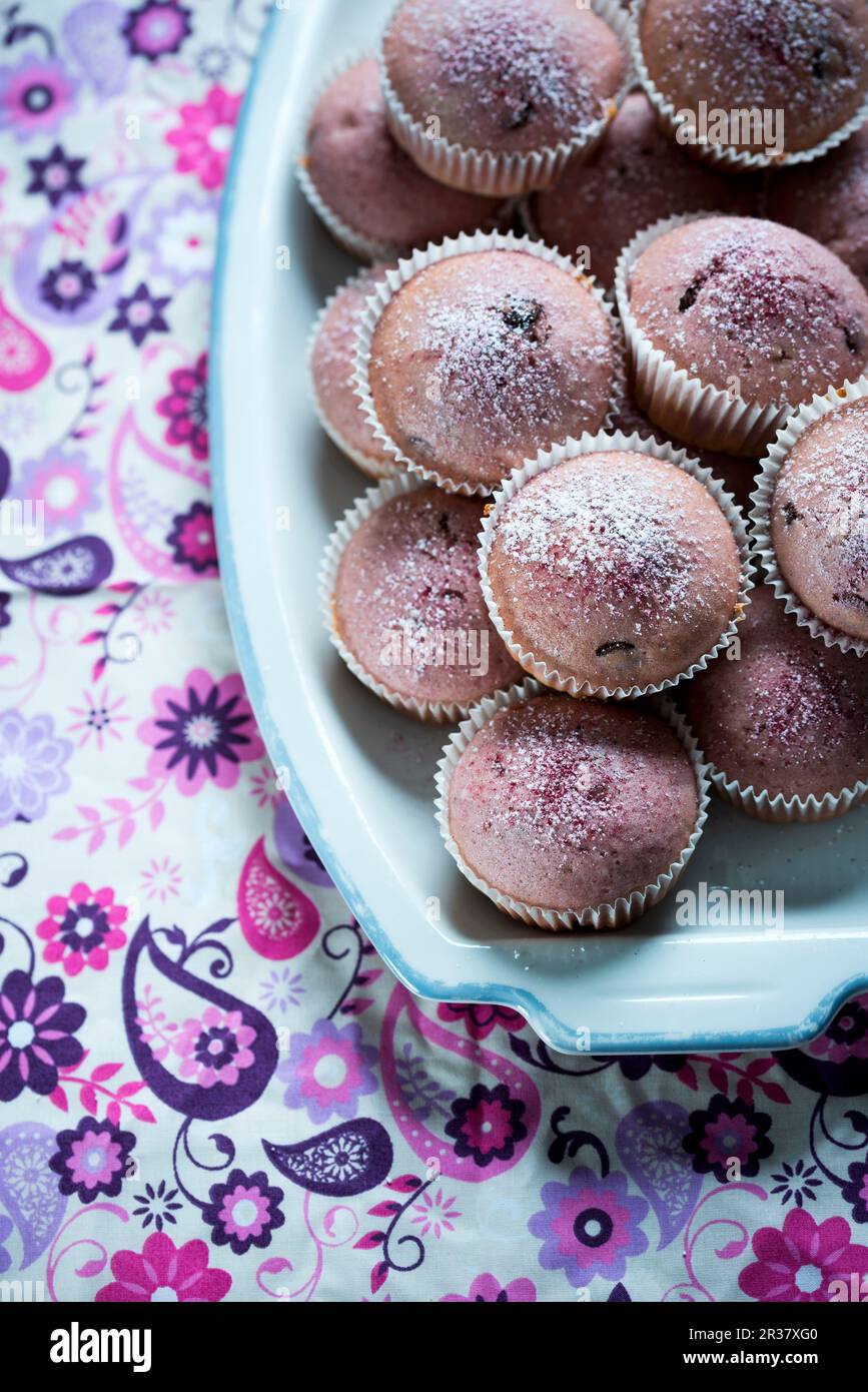 Muffins en gelée de fruits rouges végétaliens Banque D'Images