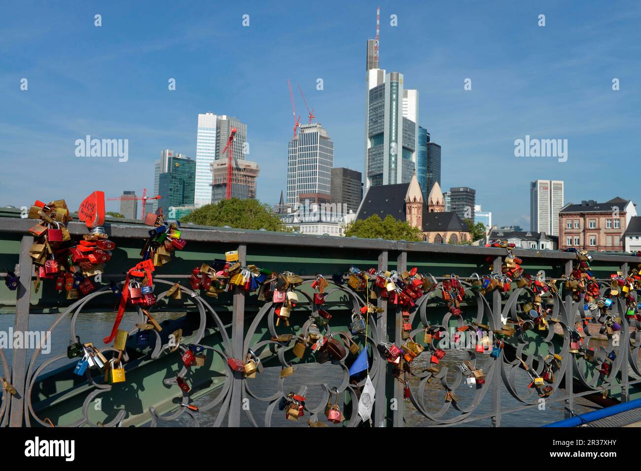 Love Locks, Eiserner Steg, Francfort-sur-le-main, Hesse, Allemagne Banque D'Images