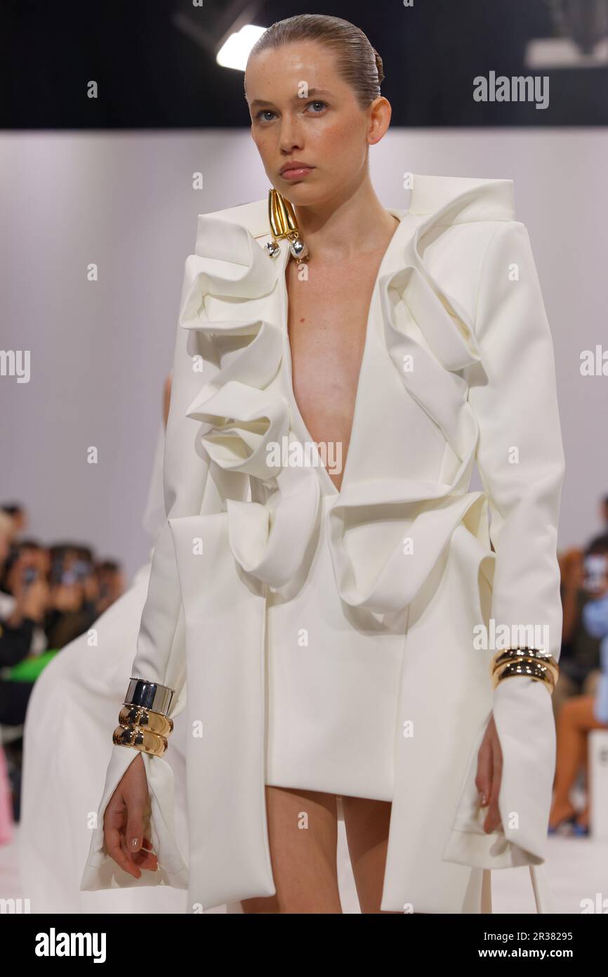 Des modèles défilent sur la piste pendant le spectacle MARIAM SEDDIQ lors de la Afterpay Australian Fashion week 2023 à Carriageworks le 17 MAI 2023 à Sydney, Aus Banque D'Images