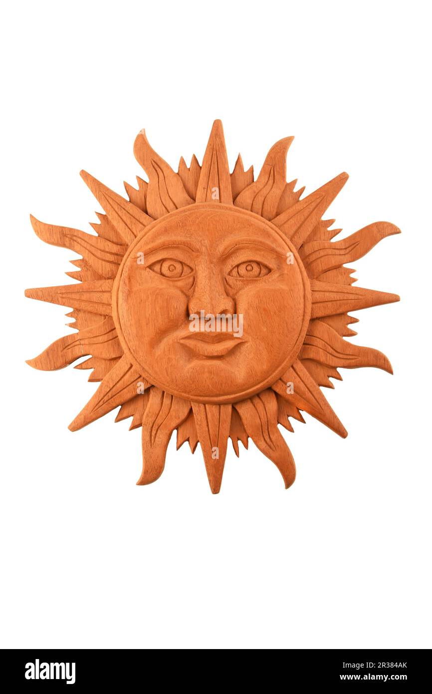 Plaque de symbole du soleil maya en bois mexicain sculpté isolée sur blanc Banque D'Images