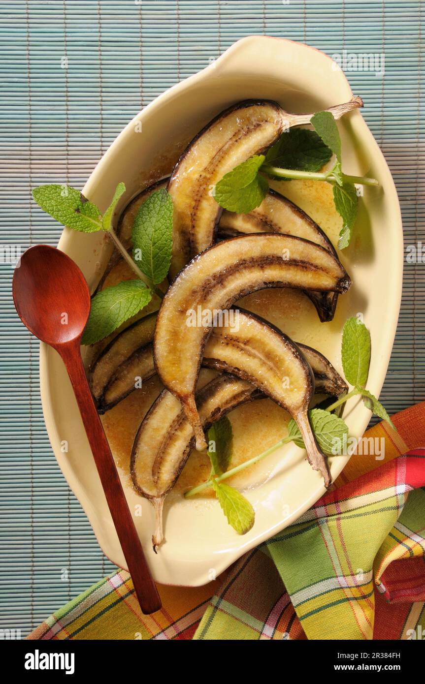 Bananes cuites dans un plat au four Banque D'Images
