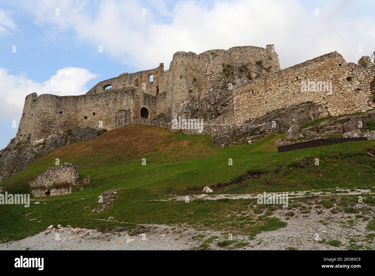 Spissky Hrad ou Vue du château de Spis en Slovaquie Banque D'Images
