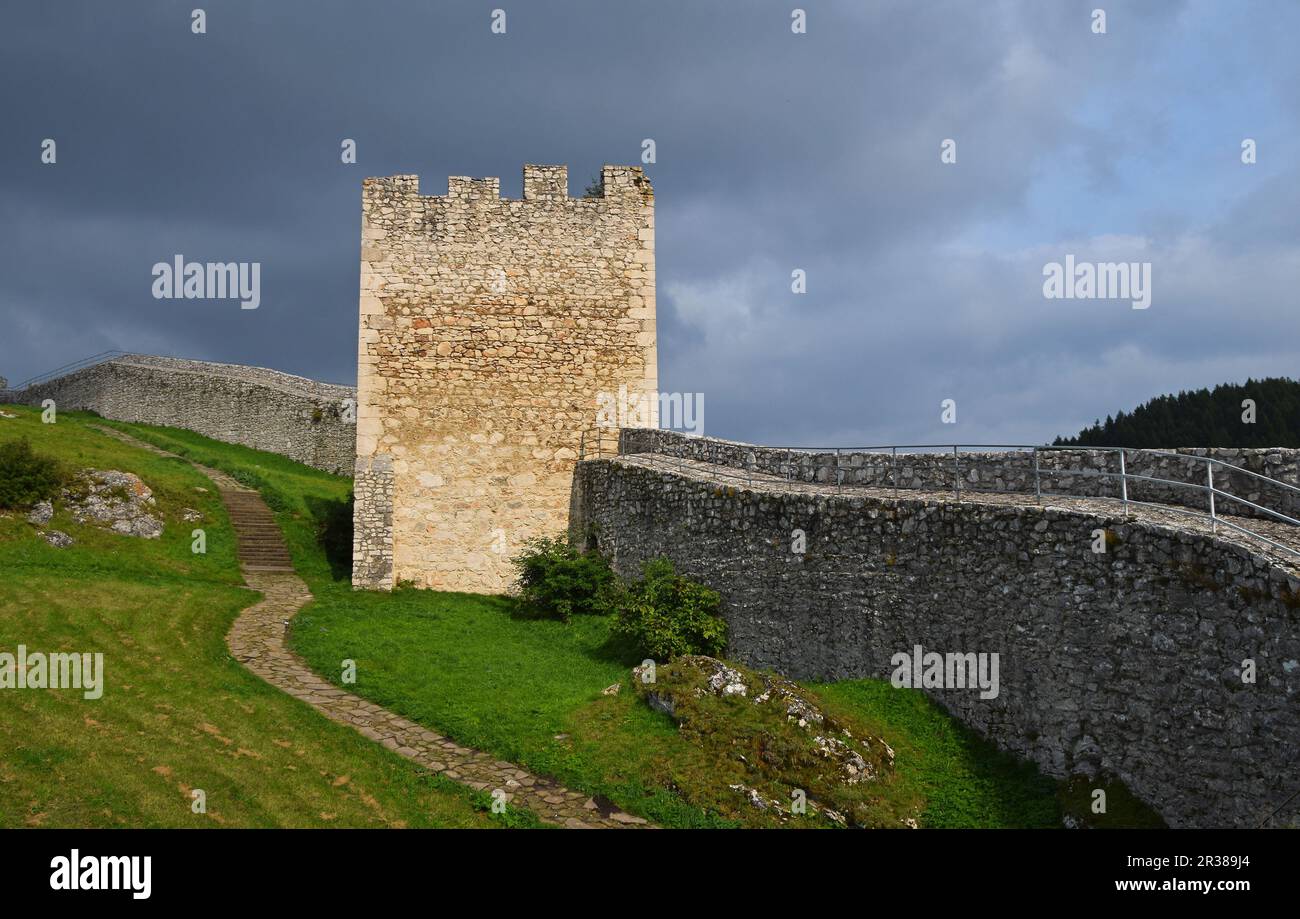 Tour de Spissky hrad ou château de Spis en Slovaquie Banque D'Images