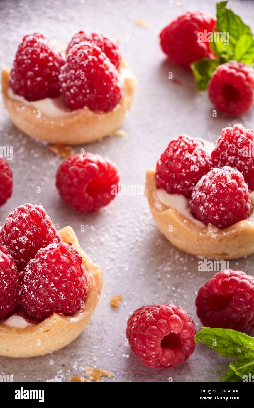 Tartes à la framboise avec du sucre Banque D'Images