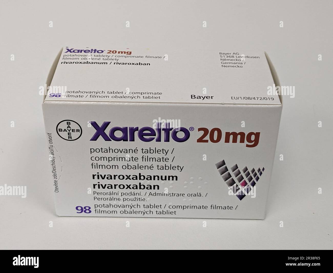 Prague, République tchèque-5 mai 2024:boîte de XARELTO de BAYER avec RIVAROXABAN substance active, utilisé pour la prévention et le traitement des caillots sanguins Banque D'Images