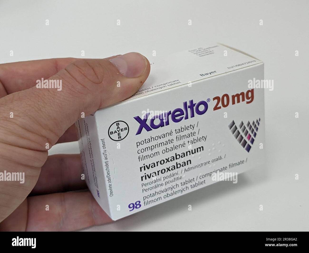 Prague, République tchèque-5 mai 2024:boîte de XARELTO de BAYER avec RIVAROXABAN substance active, utilisé pour la prévention et le traitement des caillots sanguins Banque D'Images