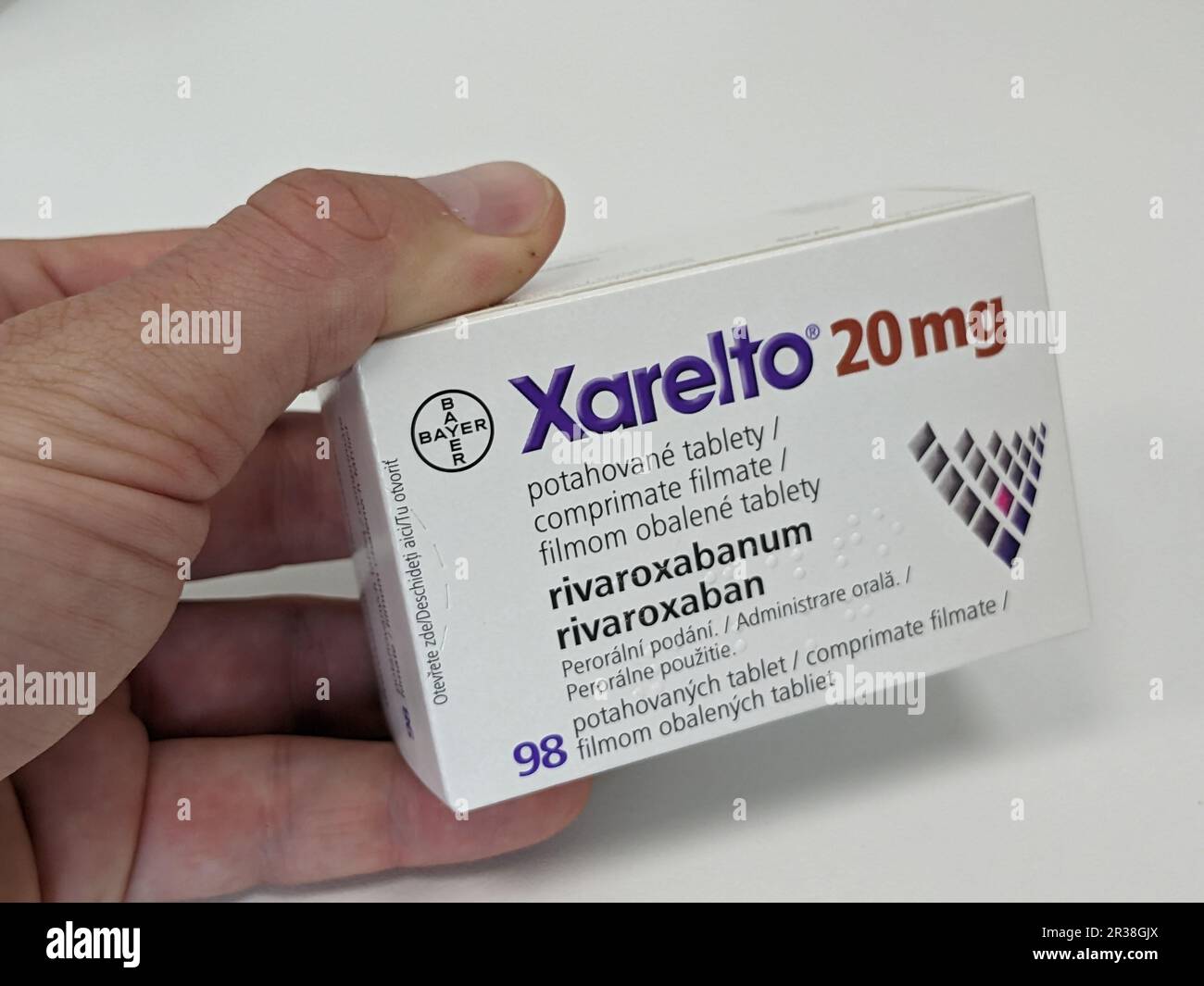 Prague, République tchèque-5 mai 2024:boîte de XARELTO de BAYER avec RIVAROXABAN substance active, utilisé pour la prévention et le traitement des caillots sanguins Banque D'Images