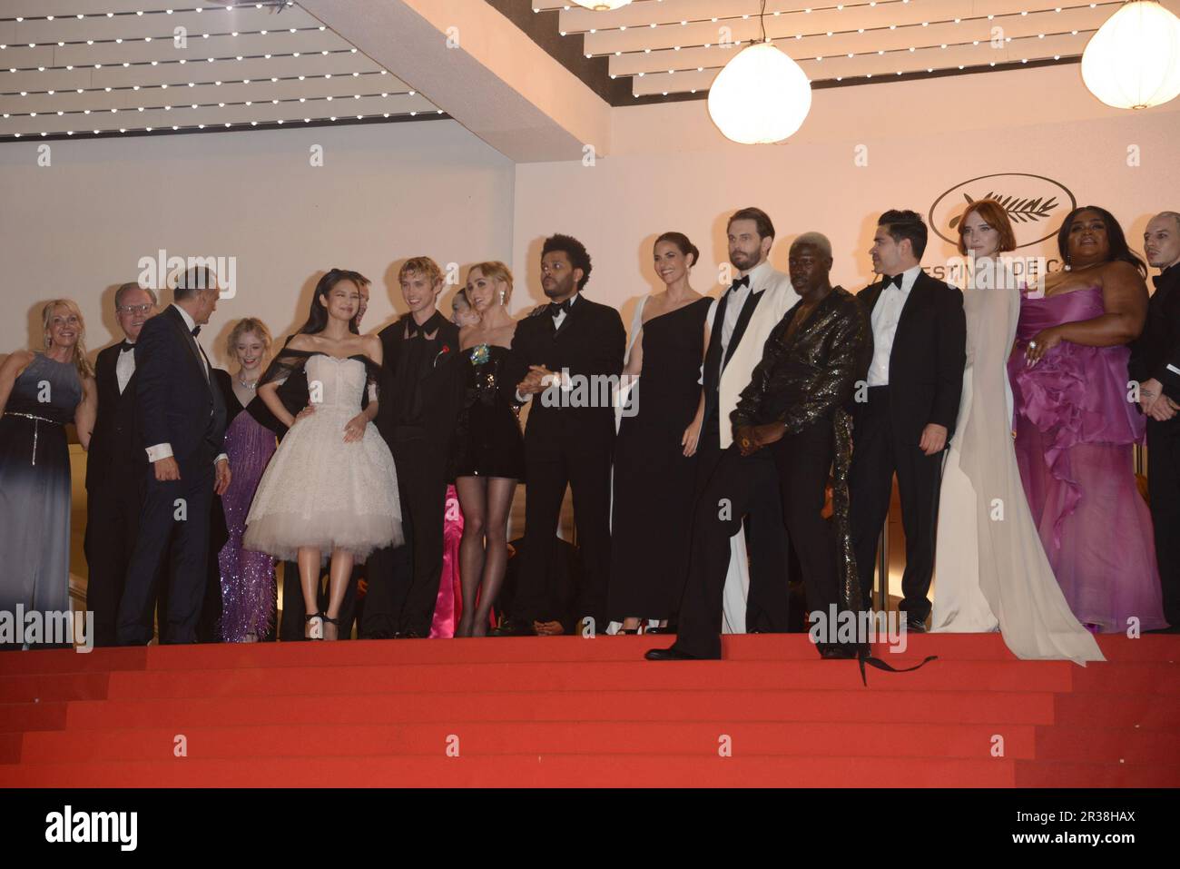 22 mai 2023, CANNES, France: Troye Sivan, Ashley Levinson, Sam Levinson, Lily-Rose Depp, Abel â€œThe Weekndâ€ Tesfaye, Rachel Sennett, Moses Sumney, Sophie Mudd, Hari NEF, Da'vine Joy Randolph, Jennie Ruby Jane, Reza Fahim et Hank AzariParticipez au tapis rouge « l'Idol » lors du festival annuel de Cannes 76th au Palais des Festivals sur 22 mai 2023 à Cannes, France. (Credit image: © Frederick Injimbert/ZUMA Press Wire) USAGE ÉDITORIAL SEULEMENT! Non destiné À un usage commercial ! Banque D'Images