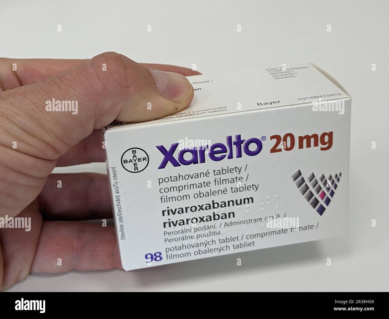 Prague, République tchèque-5 mai 2024:boîte de XARELTO de BAYER avec RIVAROXABAN substance active, utilisé pour la prévention et le traitement des caillots sanguins Banque D'Images