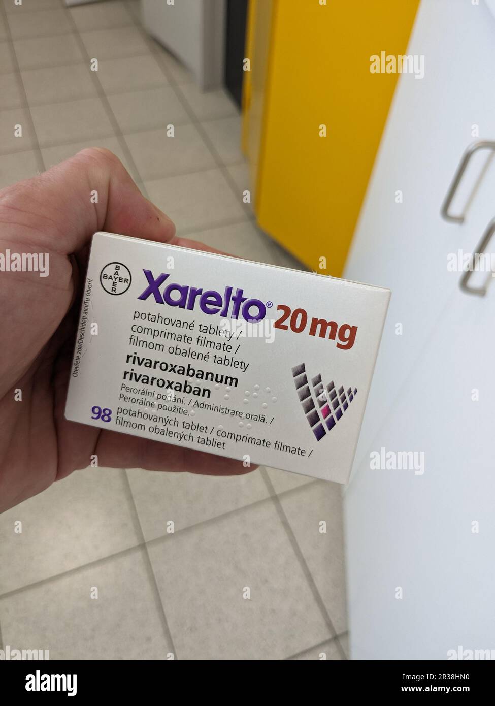 Prague, République tchèque-5 mai 2024:boîte de XARELTO de BAYER avec RIVAROXABAN substance active, utilisé pour la prévention et le traitement des caillots sanguins Banque D'Images