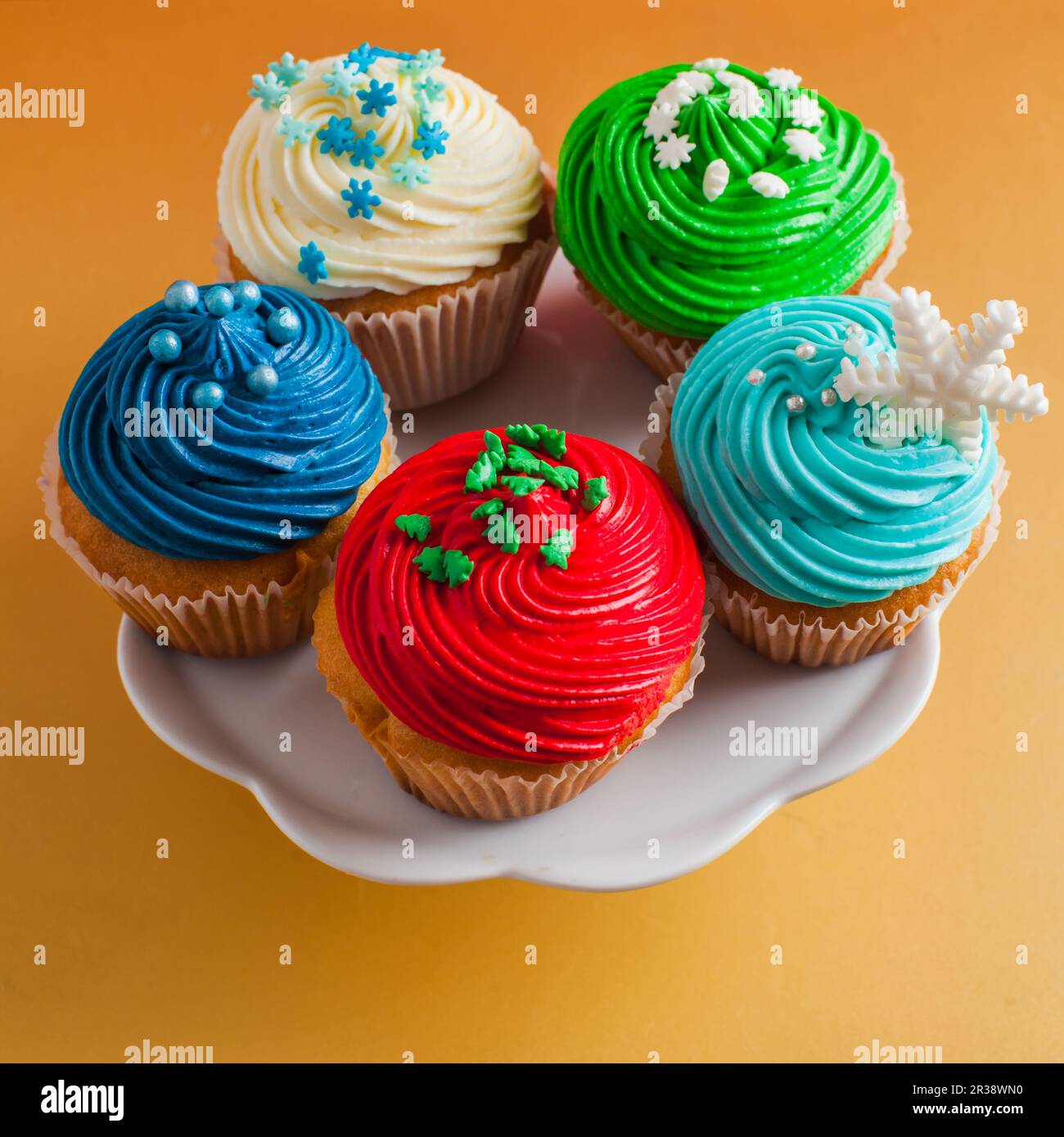 Petits gâteaux de Noël, décorés de sucre doux Banque D'Images