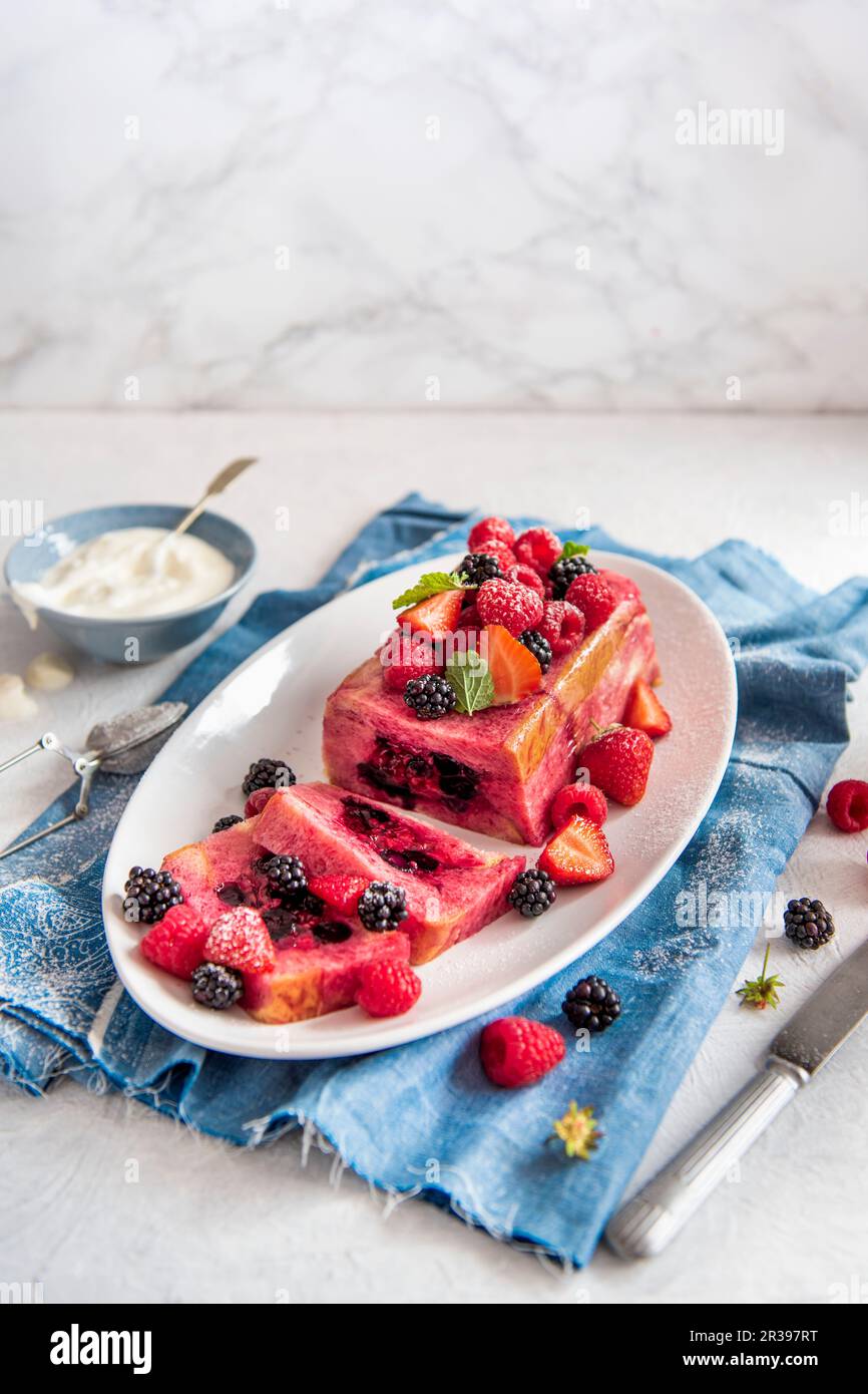 Terrine de fruits d'été Banque D'Images