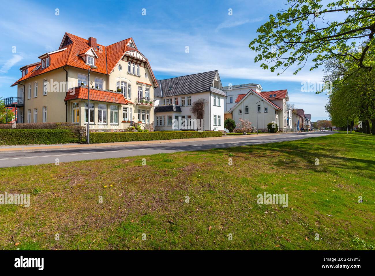 Villas à Stranstrasse, ville de Waren, Mueritz, Mecklembourg-Poméranie occidentale, Allemagne de l'est, Europe Banque D'Images