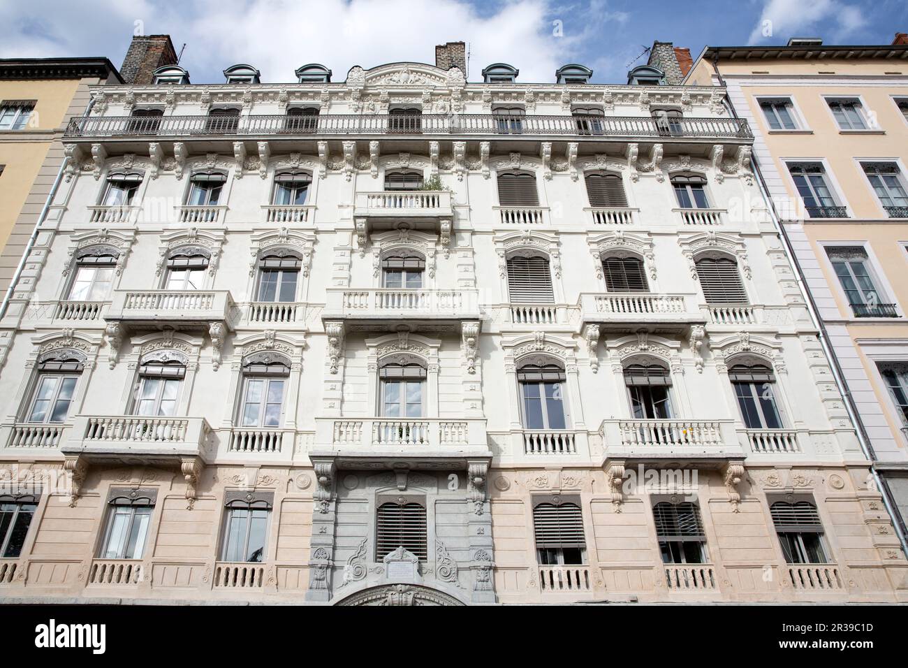 Façade de bâtiments résidentiels historiques à Lyon, France Banque D'Images