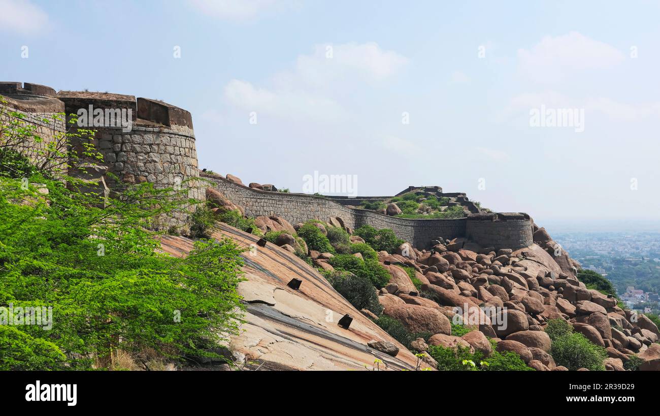 Vue sur les murs fortifiés du fort Bellary, Bellary, Karnataka, Inde. Banque D'Images