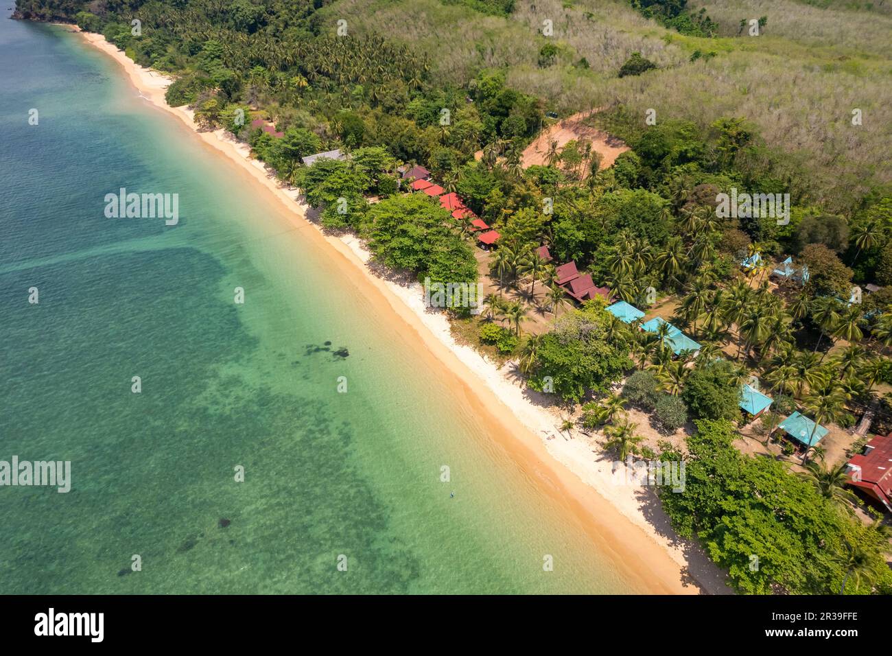 Haad Lang Khao Beach und le Dugong Libong Beach Resort auf der Insel Koh  Libong aus der Luft gesehen, Thaïlande, Asen | vue aérienne de Haad Lang KH  Photo Stock - Alamy
