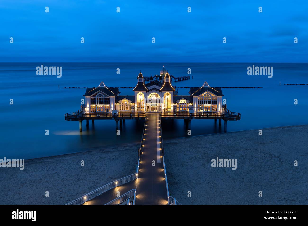 Pier à Sellin, Rügen, en hiver, exposition longue durée Banque D'Images