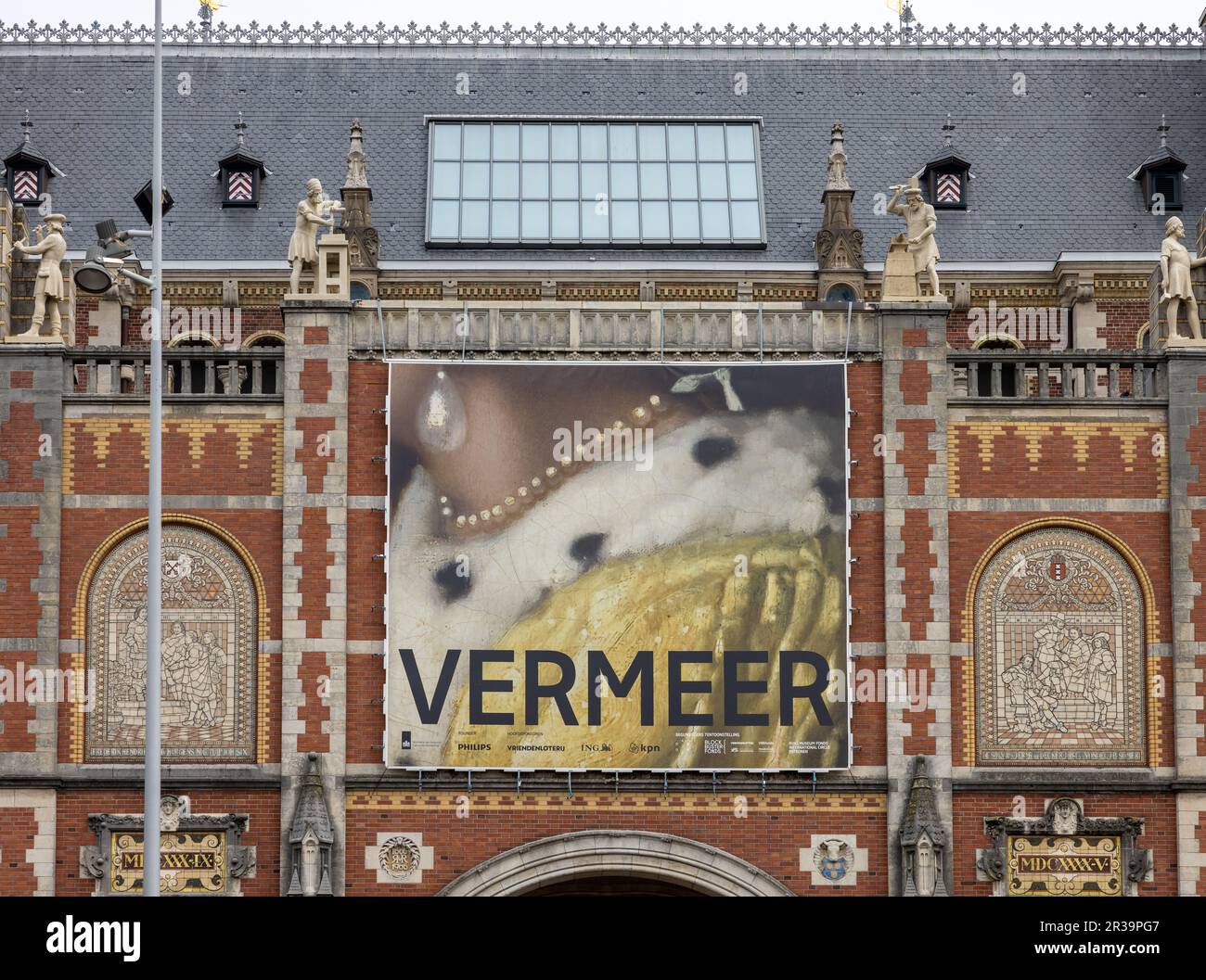 Amsterdam, pays-Bas - 21 avril 2023: Le Rijksmuseum à Amsterdam - la plus grande exposition sur le peintre néerlandais Johannes Vermeer jamais - affichant 28 Banque D'Images