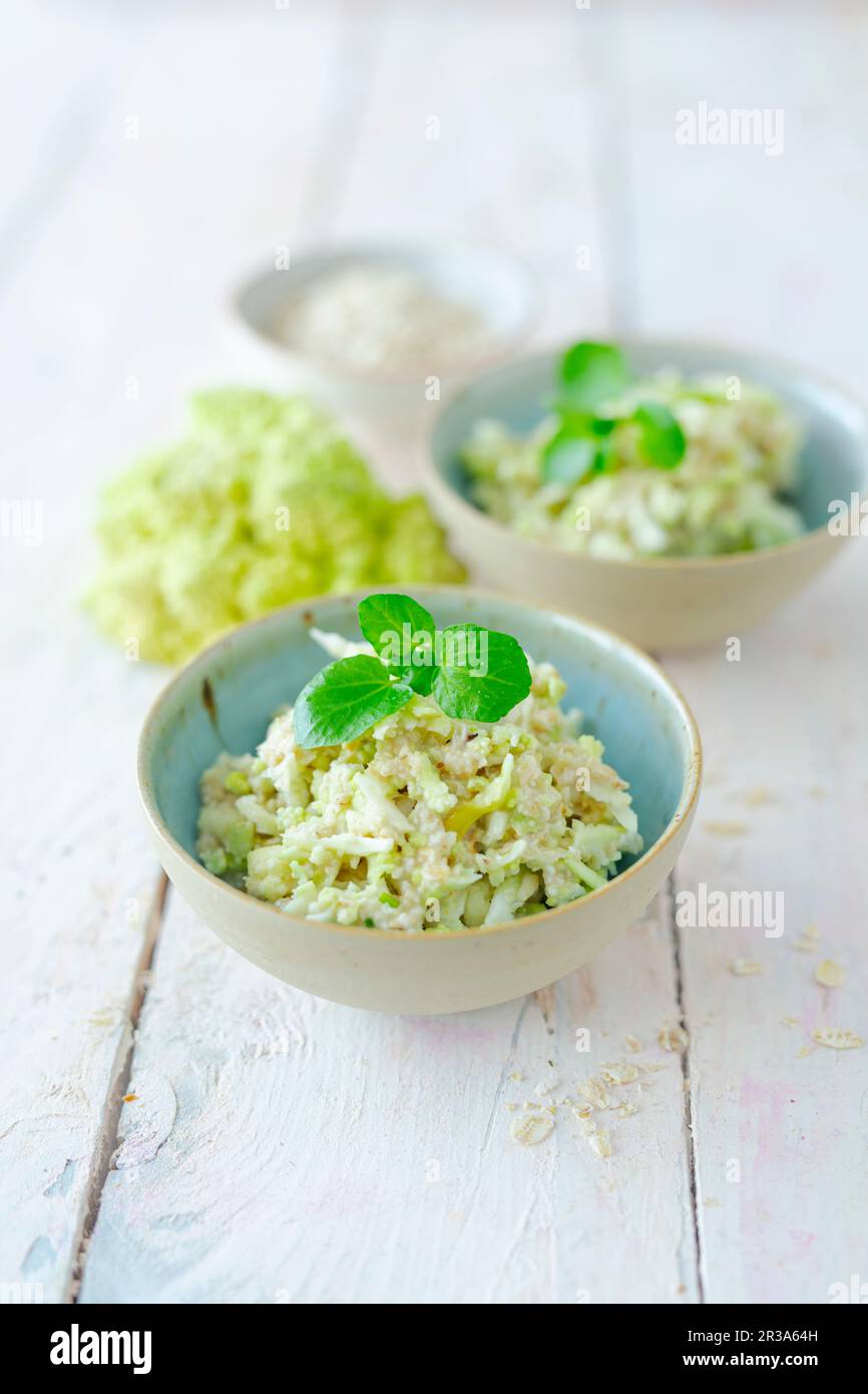 Risotto vegan romanesco à l'avoine tendre (faible teneur en glucides) Banque D'Images