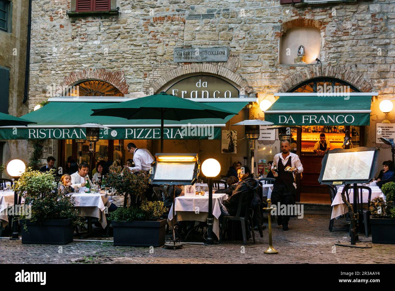 Restaurante pizzeria, via Bartolomeo Colleoni, ciudad alta, Bergame, Lombardie, Italia, Europa. Banque D'Images