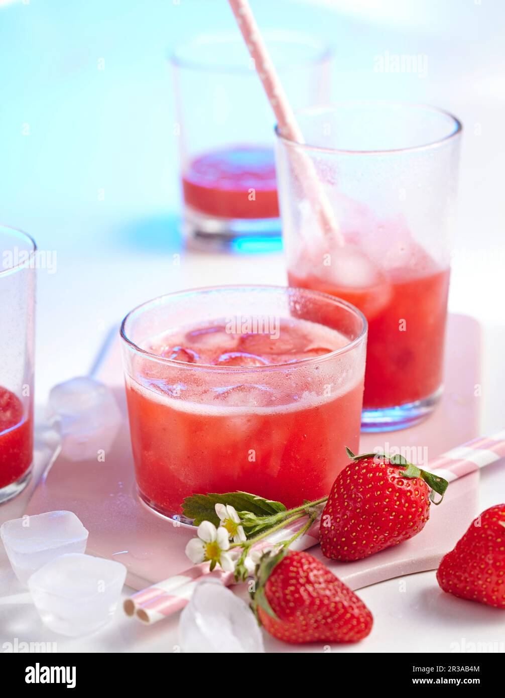 Verres de limonade aux fraises maison Banque D'Images