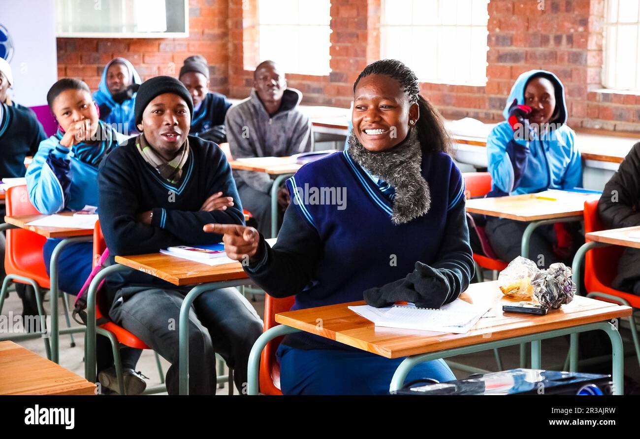 Les enfants du secondaire africain en classe Banque D'Images