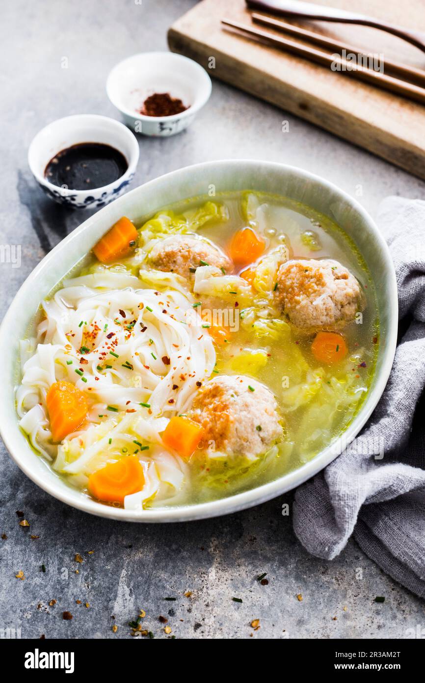 Soupe aux œufs avec nouilles de riz (Asie) Banque D'Images