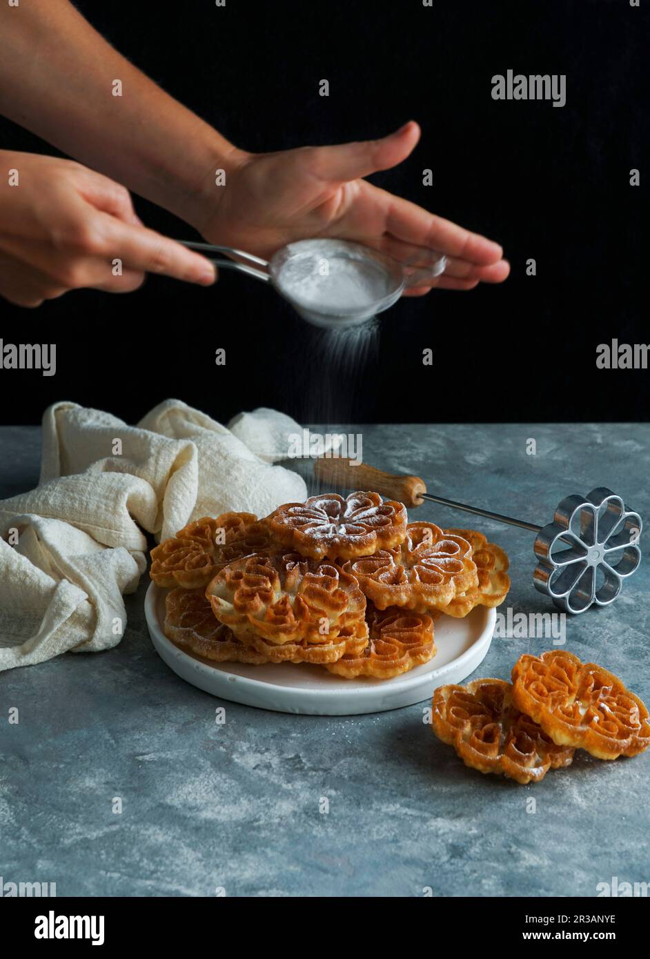 Flores de carnaval (flores manchegas crocante) - biscuits espagnols et scandinaves pour Noël et Pâques Banque D'Images